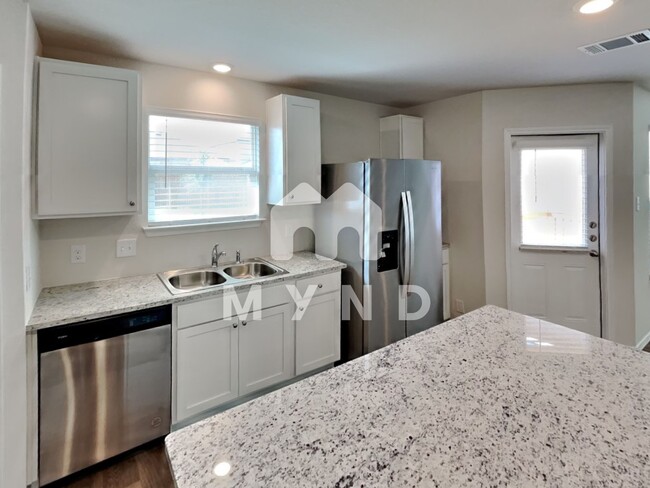 Building Photo - 1046 Andean Emerald