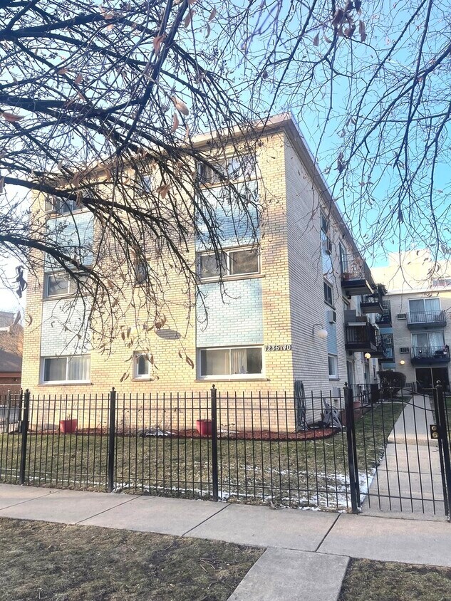 Primary Photo - 1240 W Farwell Ave