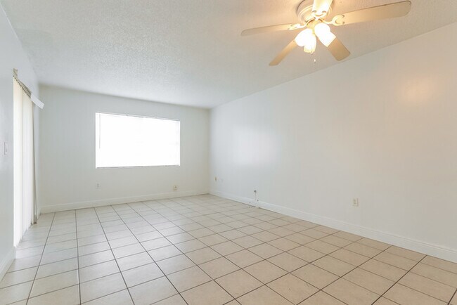 Building Photo - 3407 Winkler Ave