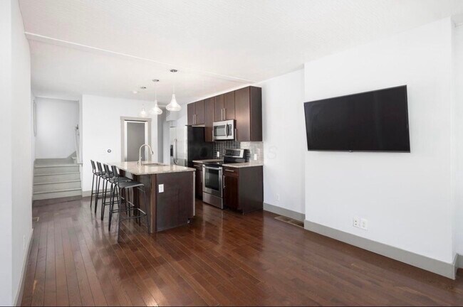 Foto del edificio - 2411 Indianola Ave