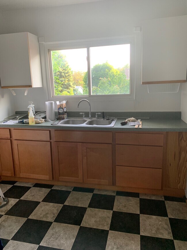 kitchen - 903 W 25th St