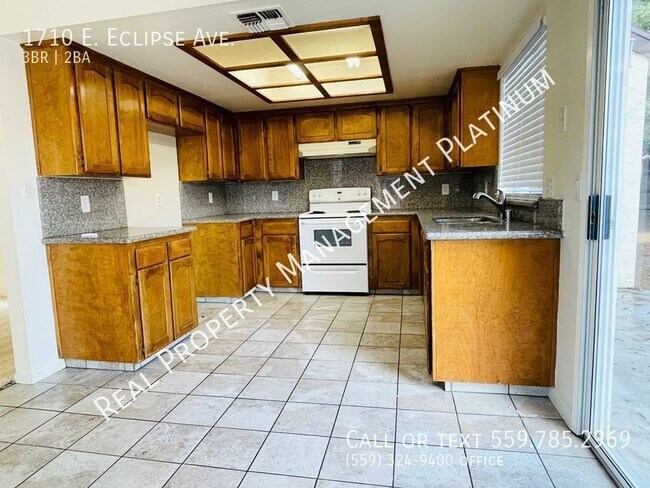 Foto del edificio - $1,995 3 Bedroom 2 Bath Home - Maple & Perrin