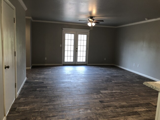 Building Photo - 4412 Sierra Ln