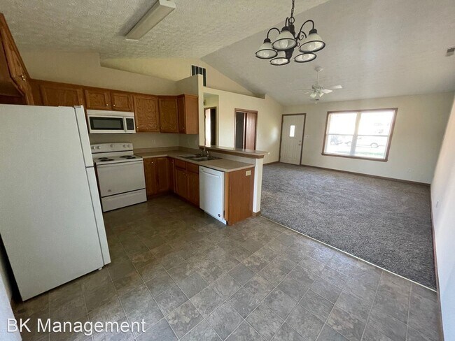 Building Photo - 2 br, 2 bath House - 3223 Mendel Drive