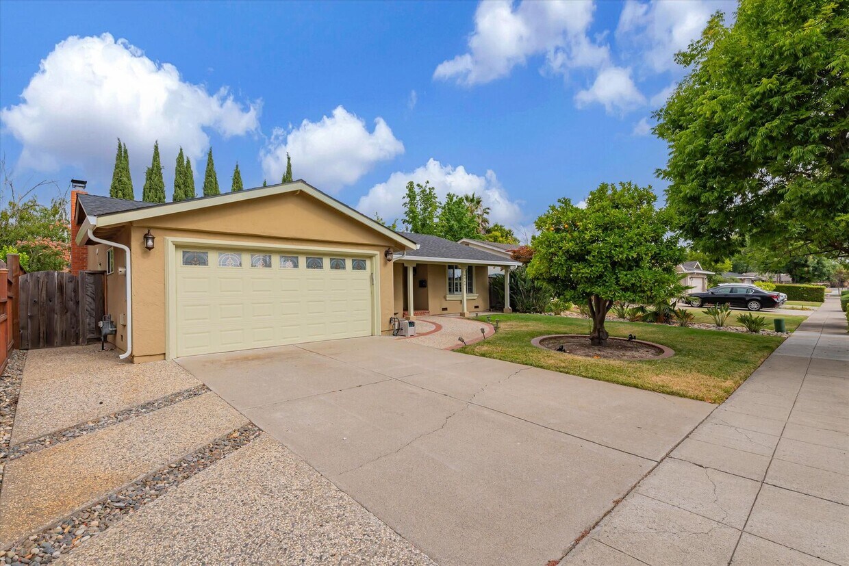 Primary Photo - Updated Home with Air Conditioning!!!