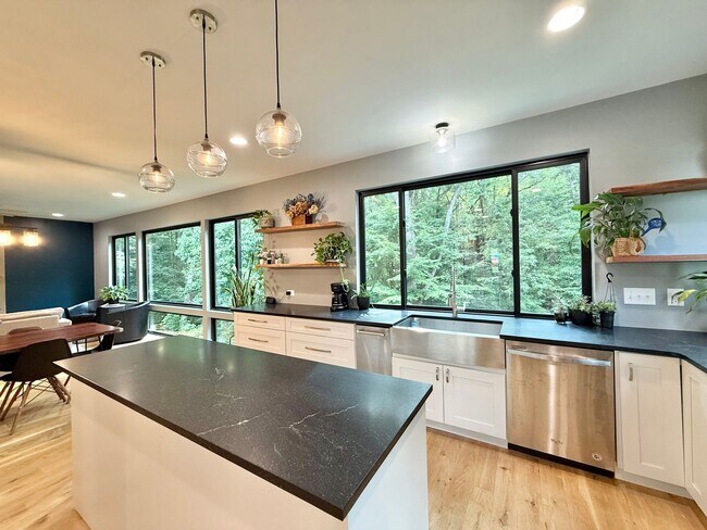 Foto del edificio - Incredible 5BD, 4.5BA Wake Forest Home Nea...