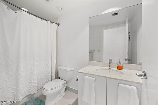 Foto del edificio - 3000 Oasis Grand Blvd