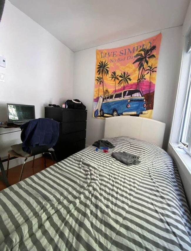 Building Photo - 3712 Av Coloniale