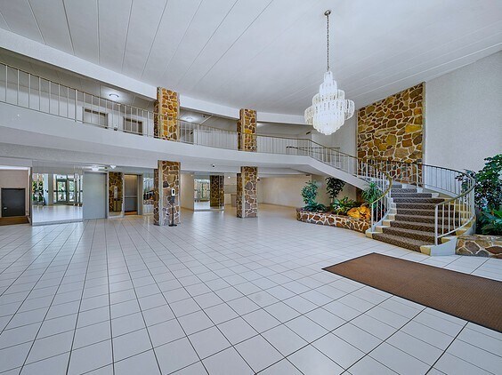 Foto del edificio - 18 E Old Willow Rd