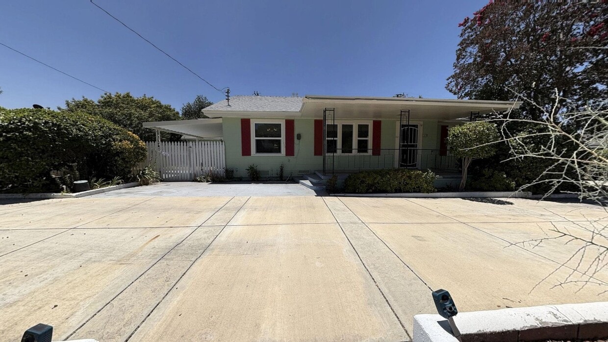 Photo - 1320 E. Colton Ave. - 3 Bedroom, 1 Bath Plus Office Space Home Available Now!