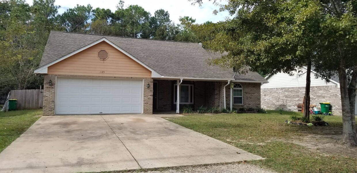 Primary Photo - Ocean Springs 3 Bedroom 2 Bath is Great Lo...