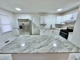 Building Photo - 537 Lisa Dr