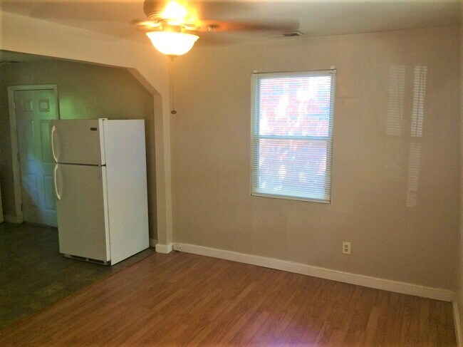 Building Photo - 2121 Oceola St