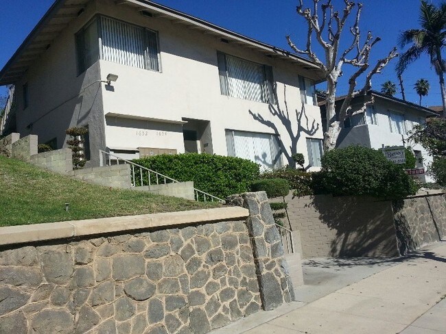 Building Photo - 1652 Huntington Dr