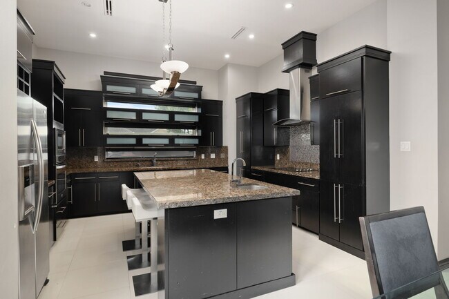 Foto del edificio - 305 N Mockingbird Ave