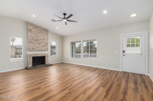 Foto del edificio - 6856 E Beverly Ln