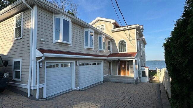 Building Photo - 300 Bellevue Rd