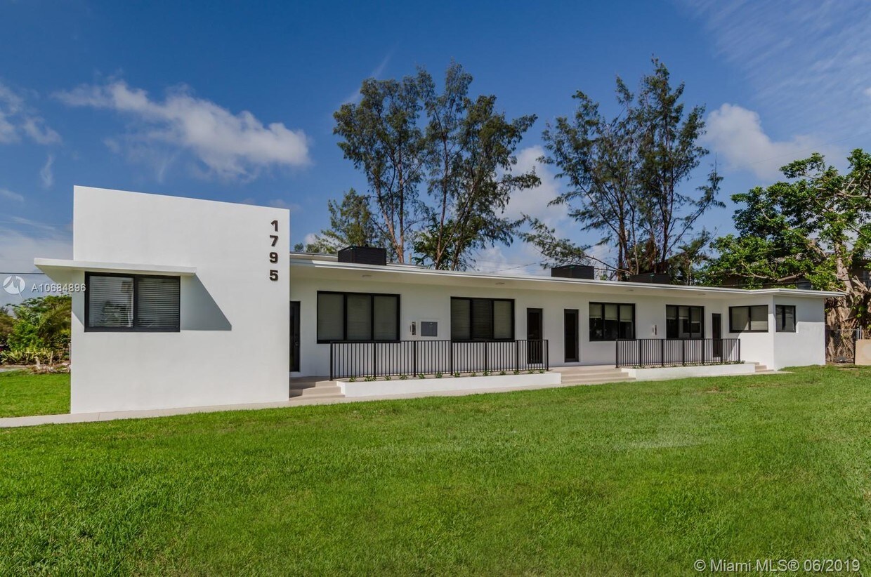Foto principal - 1795 Normandy Dr