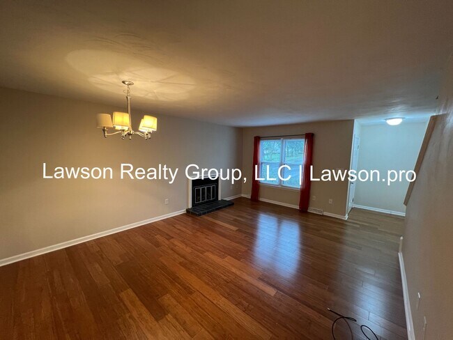 Foto del edificio - Beautiful Townhome with Three Levels of Li...
