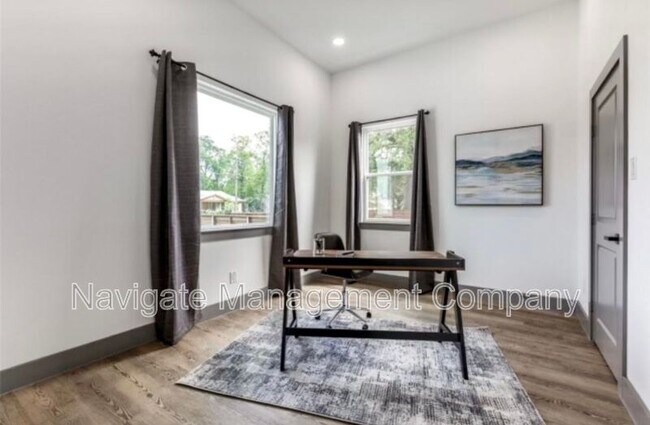 Foto del edificio - 4612 Cherbourg St