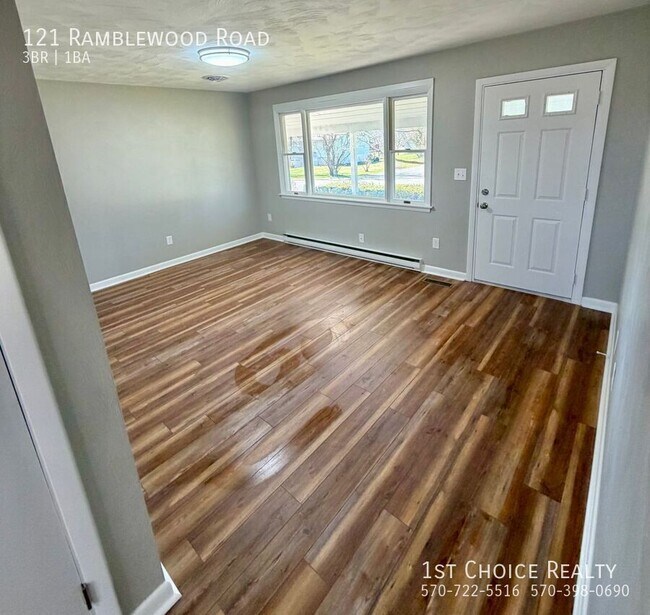 Foto del edificio - 121 Ramblewood Rd
