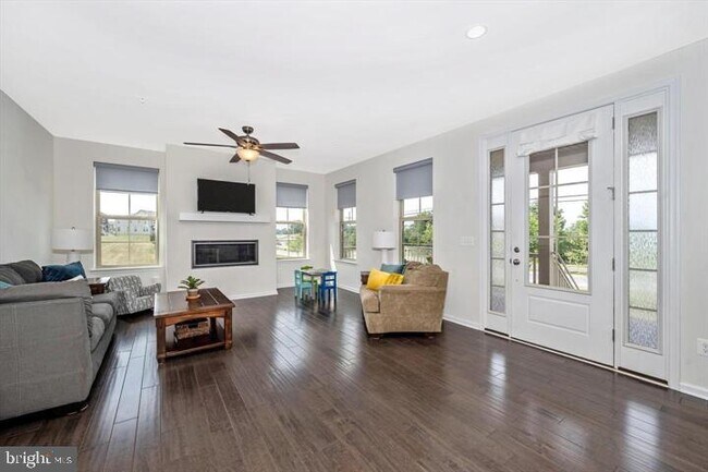 Foto del edificio - 3539 Shady Pines Ln