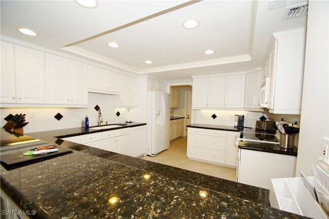 Building Photo - 6075 Pelican Bay Blvd