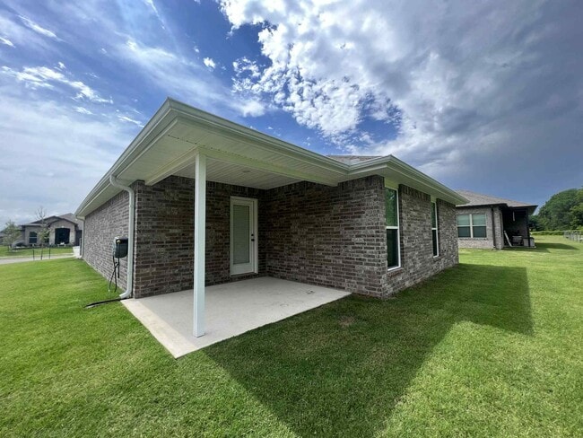Building Photo - WEBB CITY MO (GREYSTONE) BEAUTIFUL 3 BEDRO...