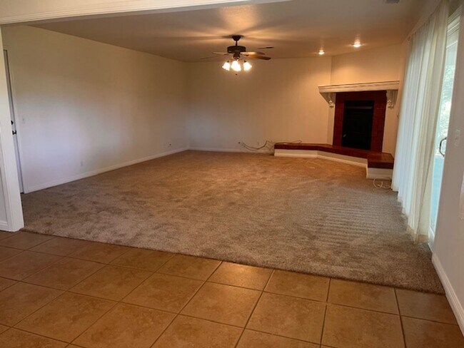 Building Photo - 3 Bedrooms, 2 baths, 2 car garage