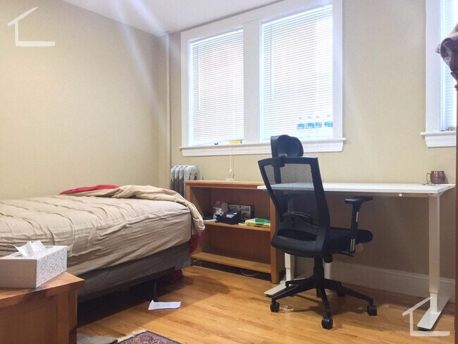 Building Photo - AWESOME BROOKLINE LISTING!!!