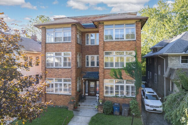Building Photo - 427 Rockingham St