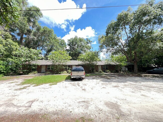 Foto del edificio - 2BD & 1 BA - Where Charm Meets Comfort: Yo...