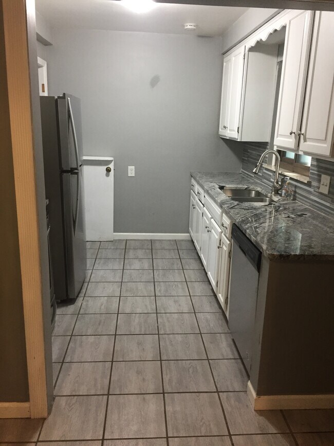 Kitchen - 20004 Shady Lane Ave