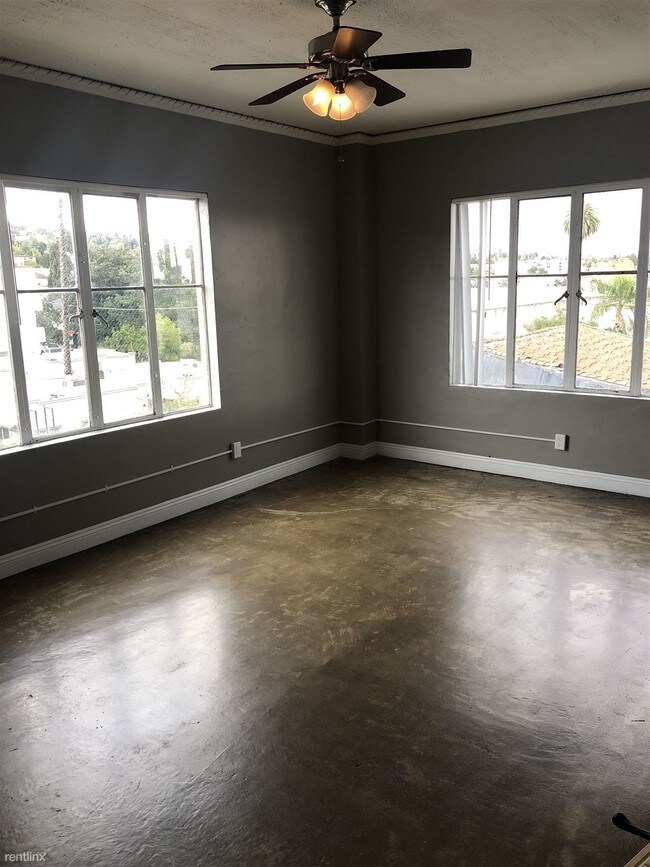 Foto del edificio - 1 br, 1 bath  - 5225 Hollywood Blvd Apt 408