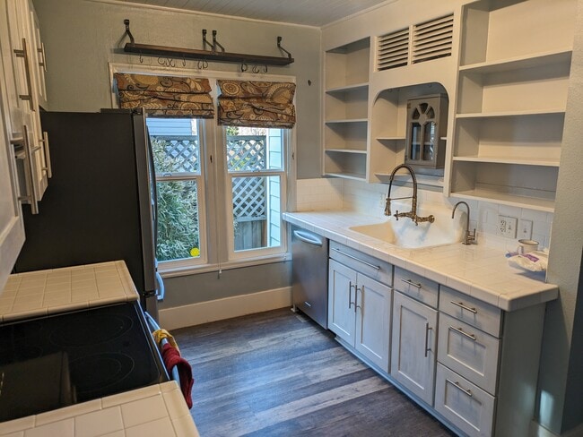 Kitchen - 5420 NE 28th Ave