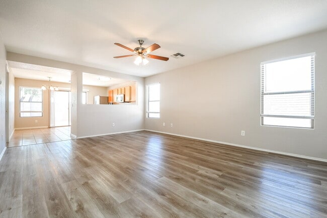 Building Photo - 1006 S Clancy Cir