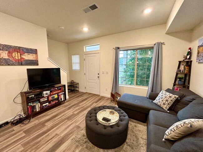 Foto del edificio - 2 Bedroom Townhome in Thornton
