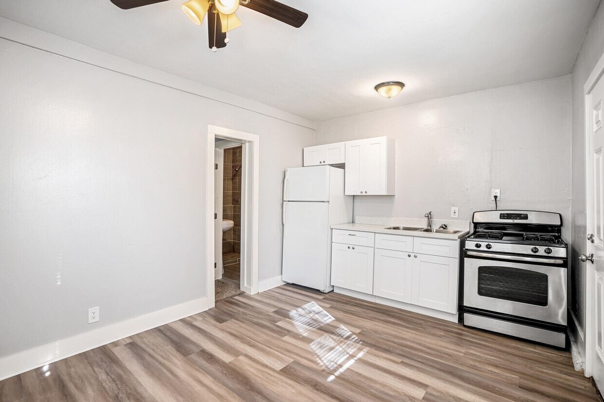 Foto del edificio - 8209 Bangle St