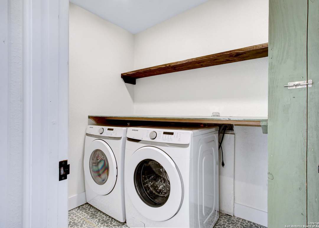 Photo - 415 S Olive St (San Antonio, TX)