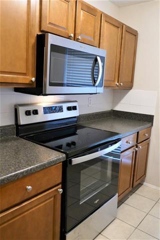 Building Photo - 925 Middle Cove Dr