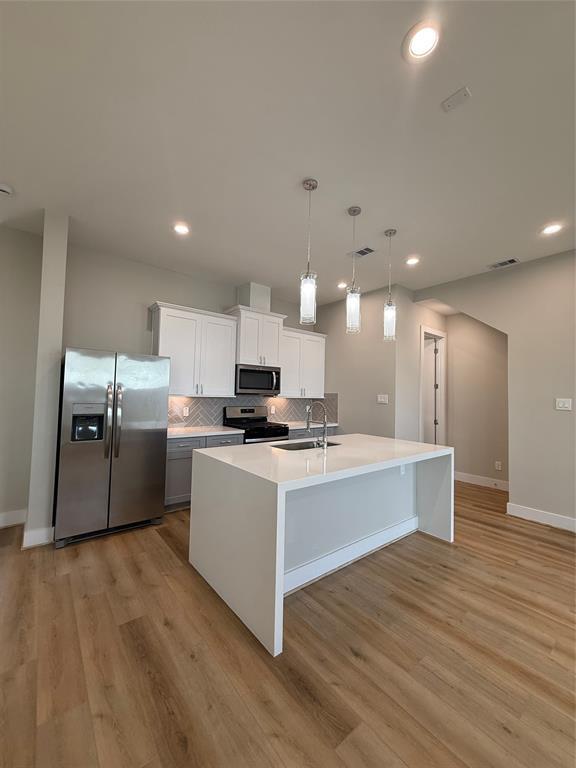 Foto del edificio - 8110 Esther Acres Ln