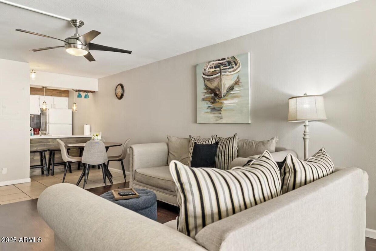 Foto principal - 7625 E Camelback Rd