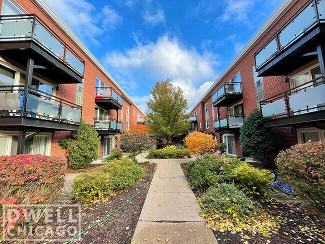 Foto del edificio - 6435 N Damen Ave