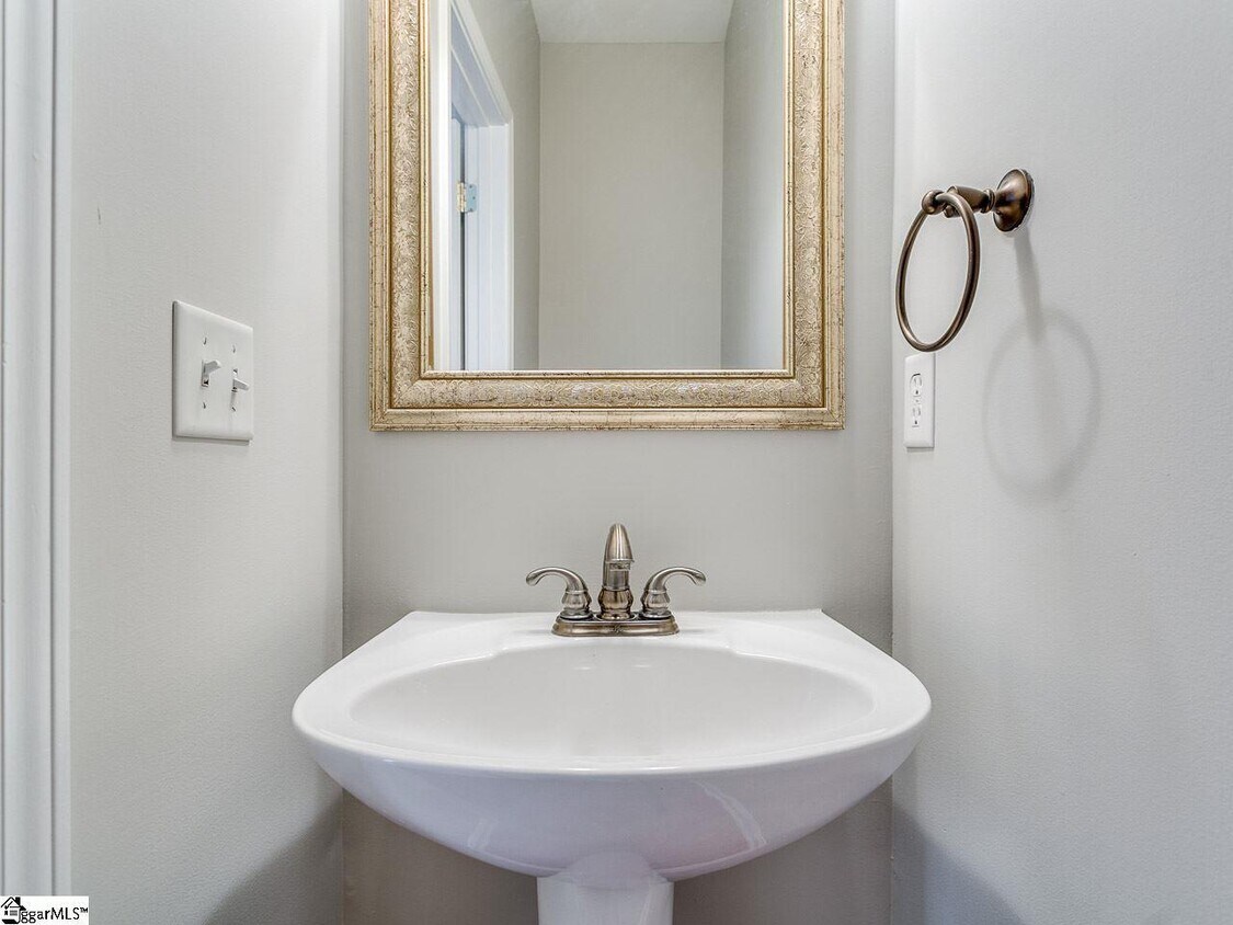 Foto principal - 308 Chartwell Dr