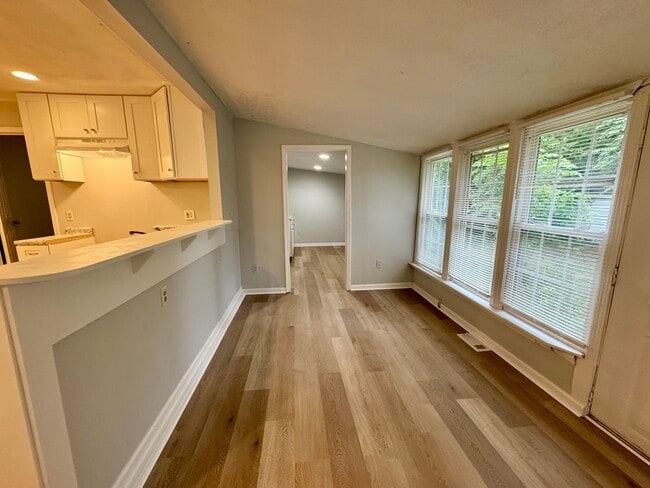 Foto del edificio - 612 Guy St NW