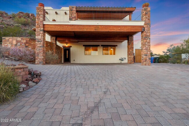 Foto del edificio - 1402 E Cortez St