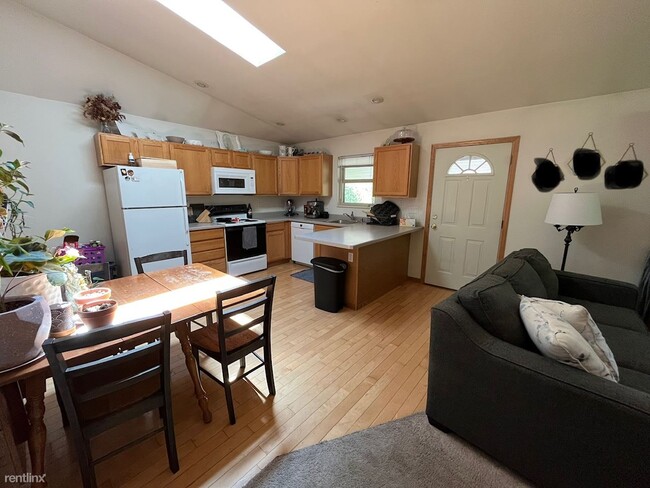 Foto del edificio - 1 br, 1 bath Duplex - 1650 Washington Stre...