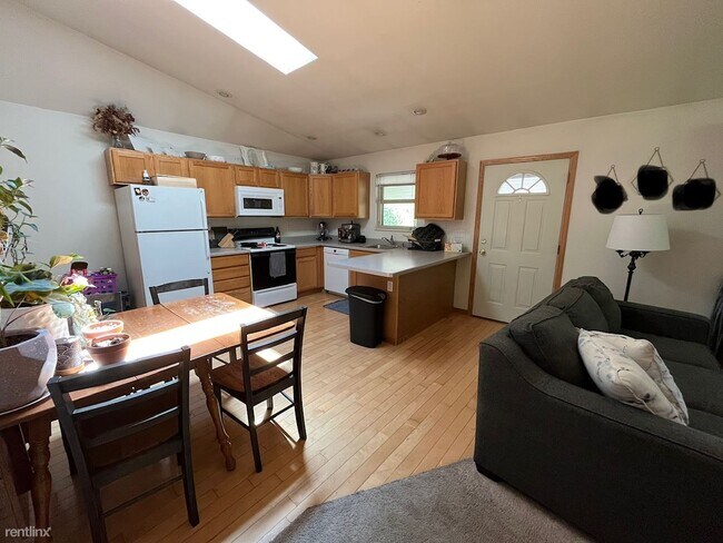 Building Photo - 1 br, 1 bath Duplex - 1652 Washington Street