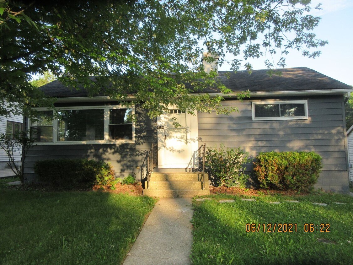 Primary Photo - 2731 Stanford Ave