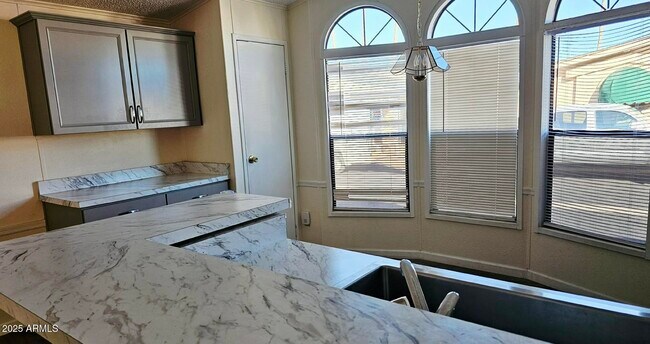 Foto del edificio - 6162 S Pinehurst Dr